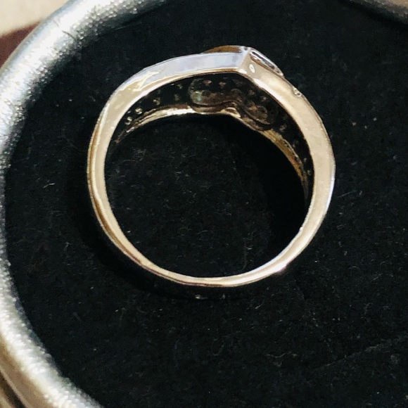 Ring - Picture 3 of 4